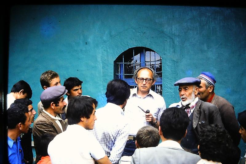 Cyril Mango speaking to villagers outside the mosque at Yürme, July 1979; photo by Michael Whitby.